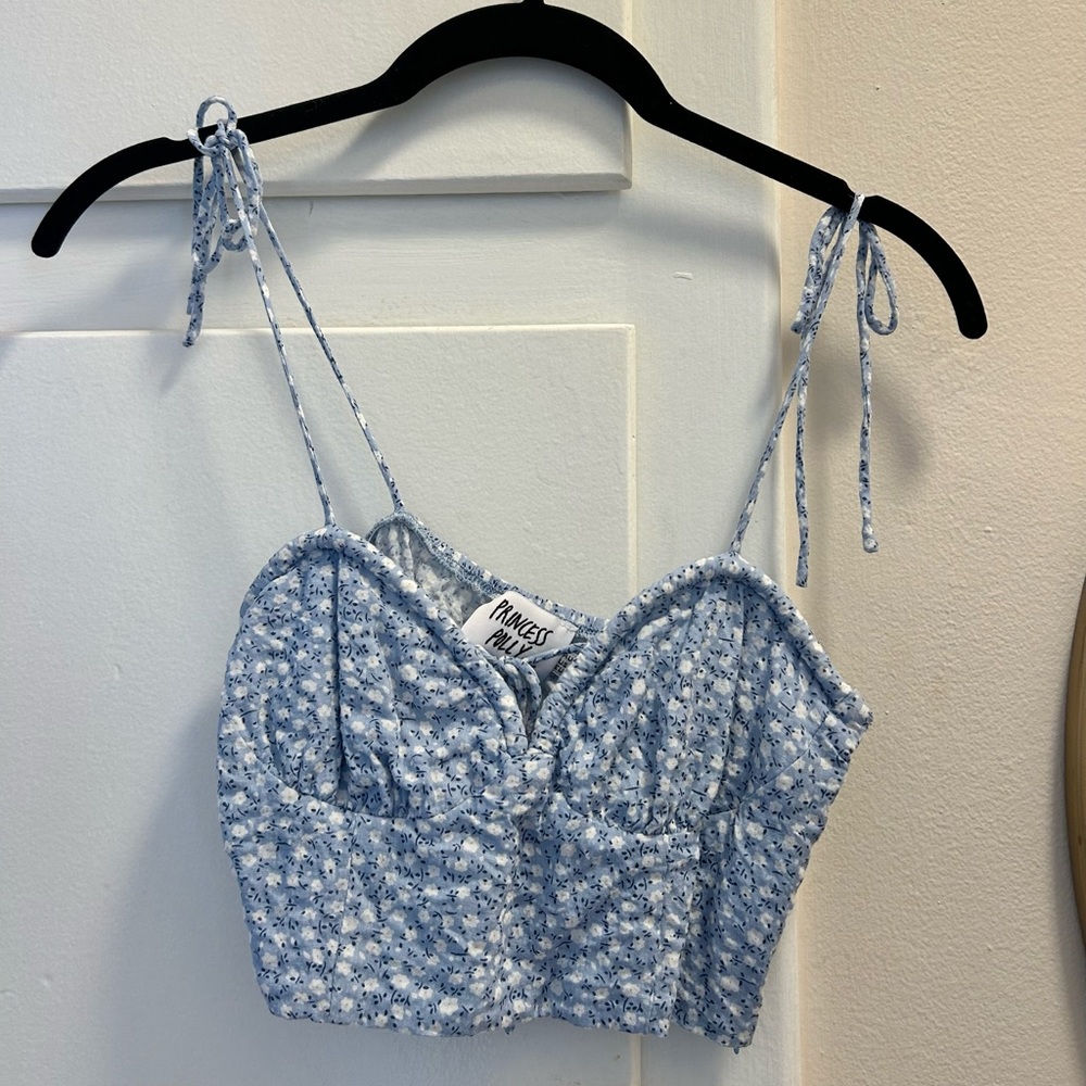 Princess Polly crop top. Light blue with white flowers. Tie straps size 0
